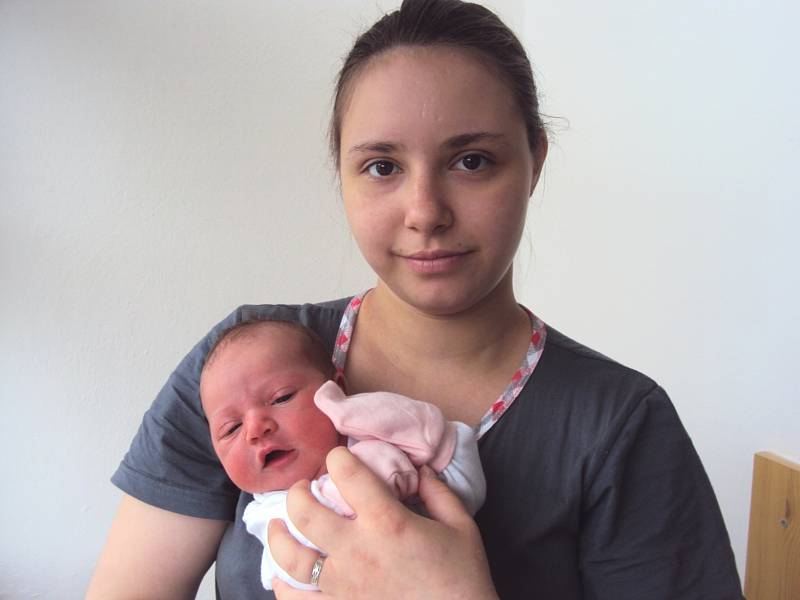 SOFIE Laštůvková se narodila 18. května mamince Kristýně a tatínkovi Jaroslavovi. Vážila 3,14 kg a měřila 50 cm.