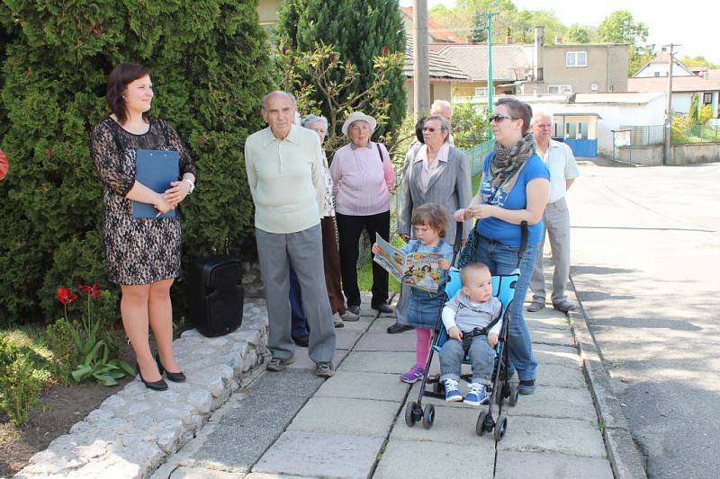 Obyvatelé Holých Vrchů při pietních aktu u příležitosti 70. výročí osvobození