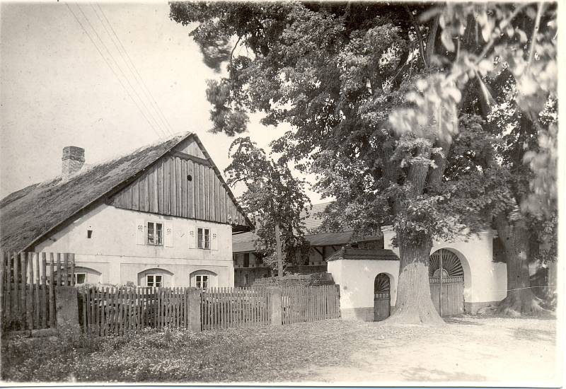 Březinka. Dům na návsi čp. 9 v letech 1941-1944