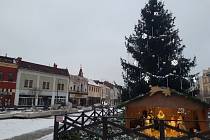 Víkend patří rozsvěcení vánočních stromečků napříč krajem. Ilustrační foto stromku v Mladé Boleslavi v roce 2020.