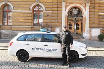 STRÁŽNÍK mnichovohradišťské městské policie.