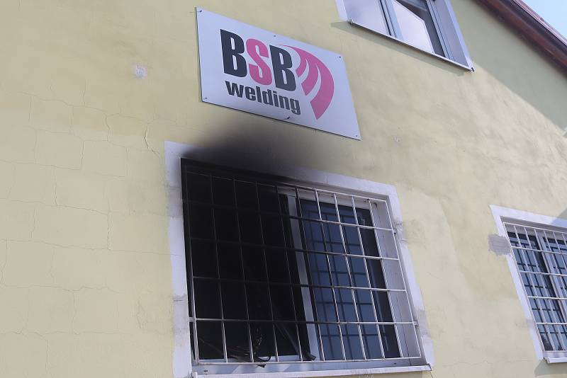 Dílna Václava Bartoně v Bezně po požáru.