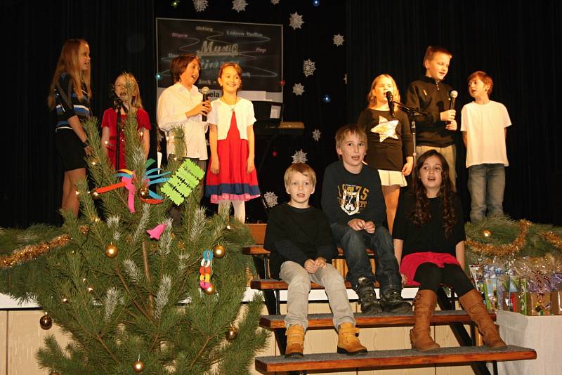 Na 2. ročníku Vánočního charitativního koncertu v Čisté se podařilo vybrat 31 tisíc korun.