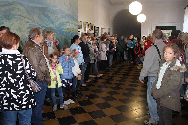 V rámci výstavy Hradiště a Hradišťáci v 70. a 80. letech, která se koná v městském muzeu Mnichovo Hradiště až do 31. října, se v jeho prostorách uskutečnil speciální retro večer.