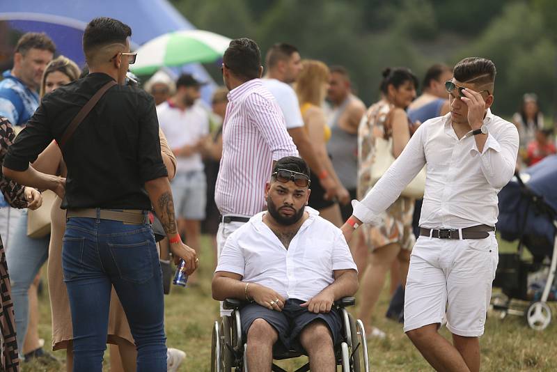 Na Krásné louce se v sobotu uskutečnil 4. Romský festival, který lákal na hudební vystoupení, ale také na několik celebrit.