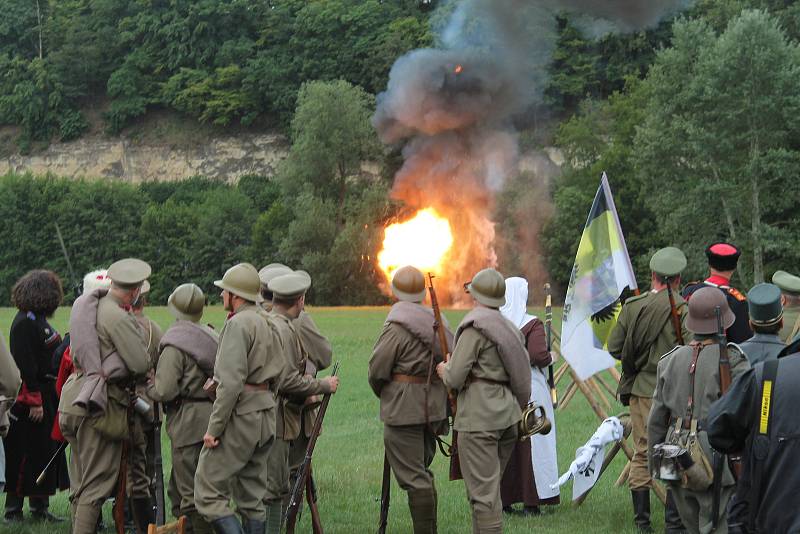 Střelba a výbuchy zněly v sobotu odpoledne 23. června z Krásné louky v Mladé Boleslavi.