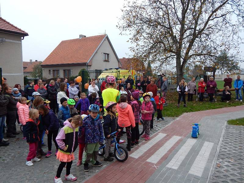 Slavnostní otevření Vlkavské dopravní cyklostezky. 