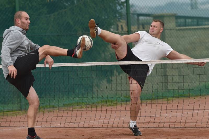 Ve Sportovním areálu Kolomuty se uskutečnil o víkendu nohejbalový turnaj trojic - 10. ročník Helada Cup, kterého se zúčastnilo 31 hráčů, 10 týmů. 