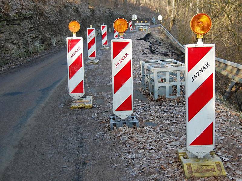 Mělnickou ulici v Bělé čeká velká rekonstrukce. Opraví se utržená krajnice a u Sauny vznikne kruhový objezd