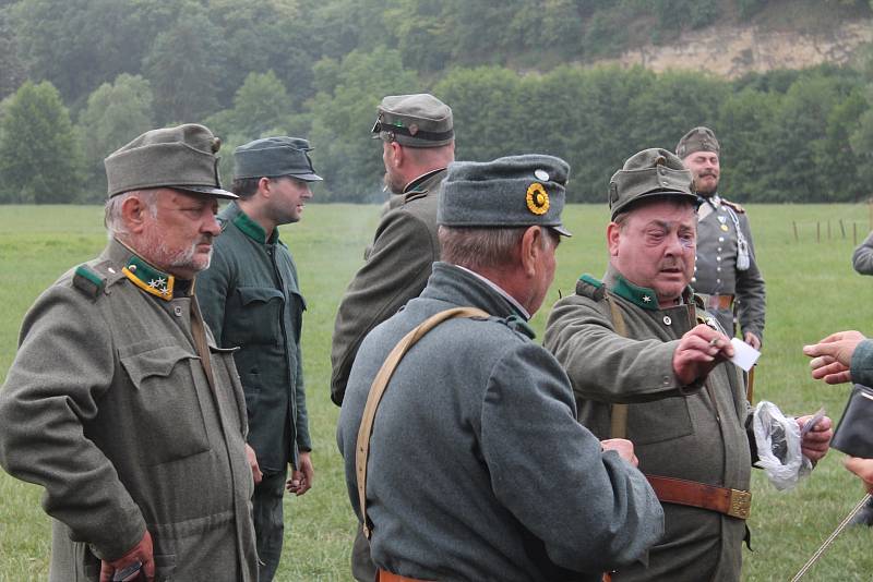 Střelba a výbuchy zněly v sobotu odpoledne 23. června z Krásné louky v Mladé Boleslavi.