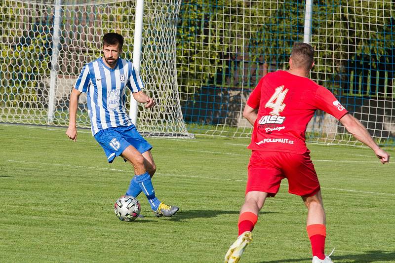 Krajský přebor, 25. kolo: FK Dobrovice (modrobílá kombinace) - FC Velim (1:2)