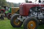 Výstava historických traktorů
