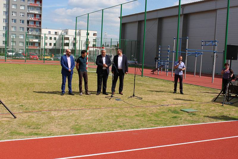 PÁTÁ ZÁKLADNÍ škola Mladá Boleslav se letos už podruhé zapojila do charitativní akce Run and Help aneb běhání, které pomáhá.