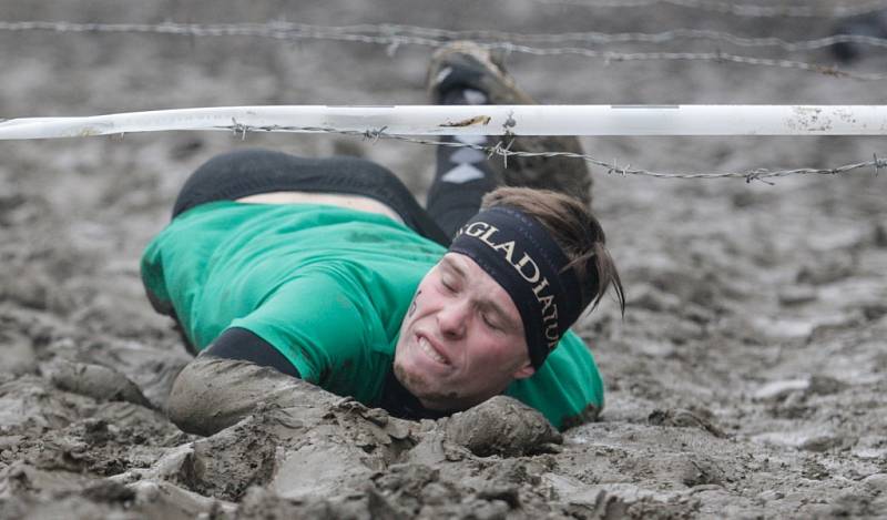 Extrémní překážkový závod Taxis Gladiator Race na pardubickém dostihovém závodišti.