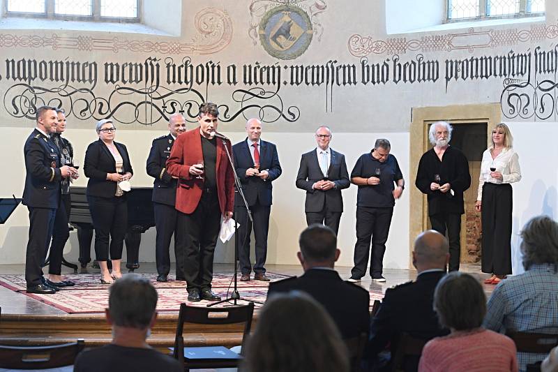 Z vernisáže výstavy fotografa Jindřicha Štreita 'Ze tmy ke světlu' ve Sboru českých bratří v Mladé Boleslavi.