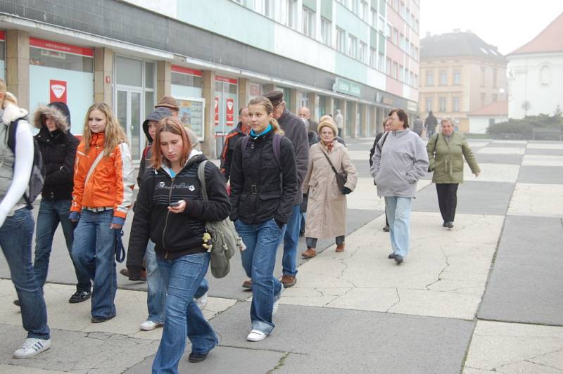 Z náměstí Míru v Mladé Boleslavi vyrazili lidé na pochod na pochod proti diabetu.