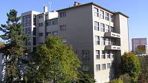 Současný pohled na budovu Obchodní akademie v Mladé Boleslavi.