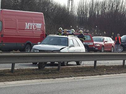 Hromadná nehoda na R10 mezi Bezděčínem a Mladou Boleslaví.