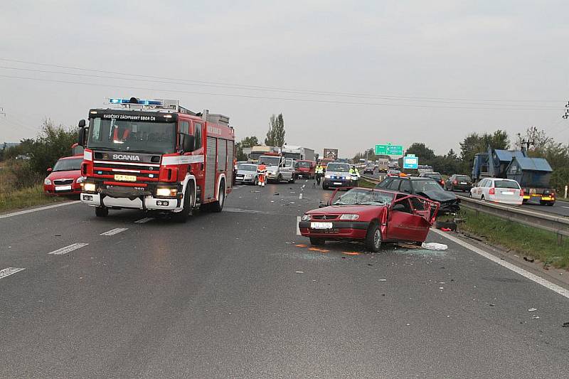 Hromadná nehoda na R10 u Bezděčína.