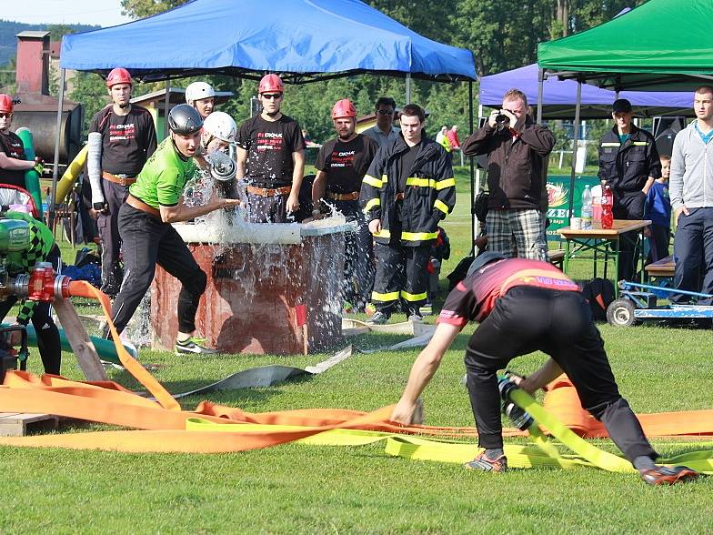 Pohár Klenice 2015 na fotbalovém hřišti v Židněvsi