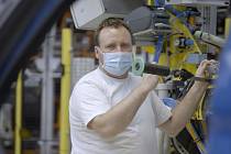 Automobilka Škoda Auto ve videu ukázala, jak nyní vypadá výroba