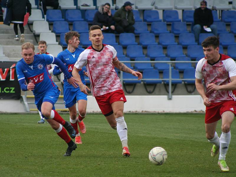 Okresní derby divize C mezi týmy SK Benátky (v modrém) a SK Kosmonosy skončilo po výsledku 1:1 dělbou bodů.