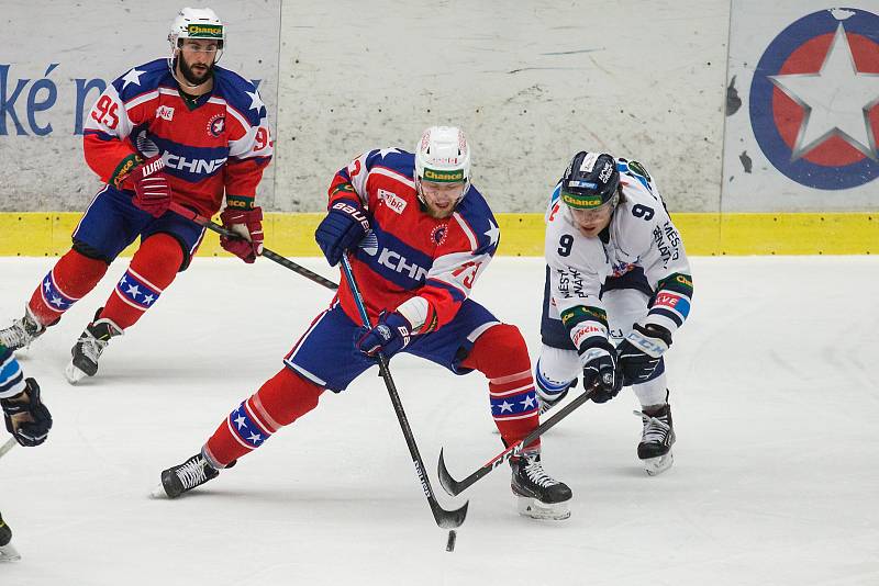 Hokejové utkání Chance ligy mezi SK Horácká Slavia Třebíč a HC Benátky nad Jizerou.