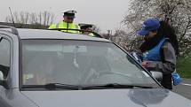 CELKEM čtyřiačtyřicet vozidel zkontrolovali během dopoledne mladoboleslavští policisté v Židněvsi, která byla jedním z míst celorepublikové dopravně bezpečnostní akce Řídím – piju nealko pivo.
