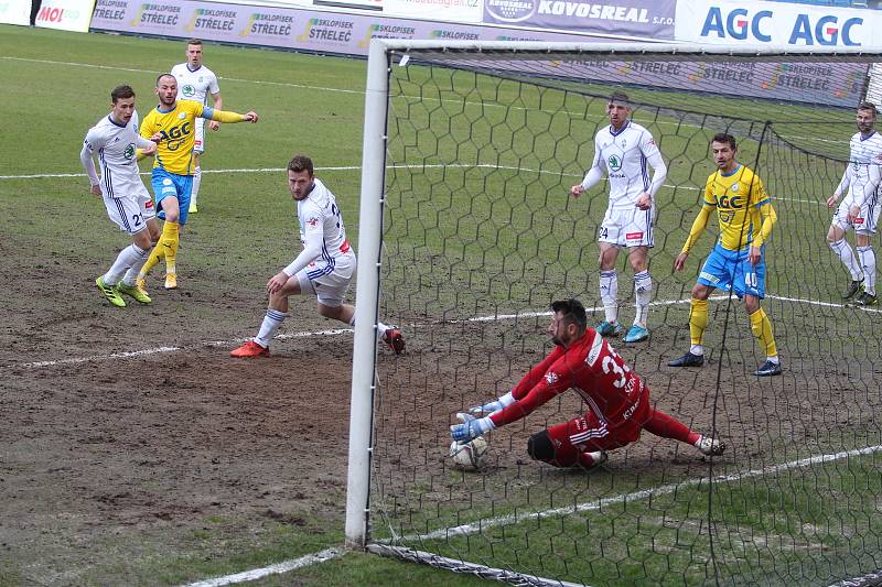 Ve čtvrtfinále Mol Cupu zvítězily Teplice doma nad Mladou Boleslaví 2:1.