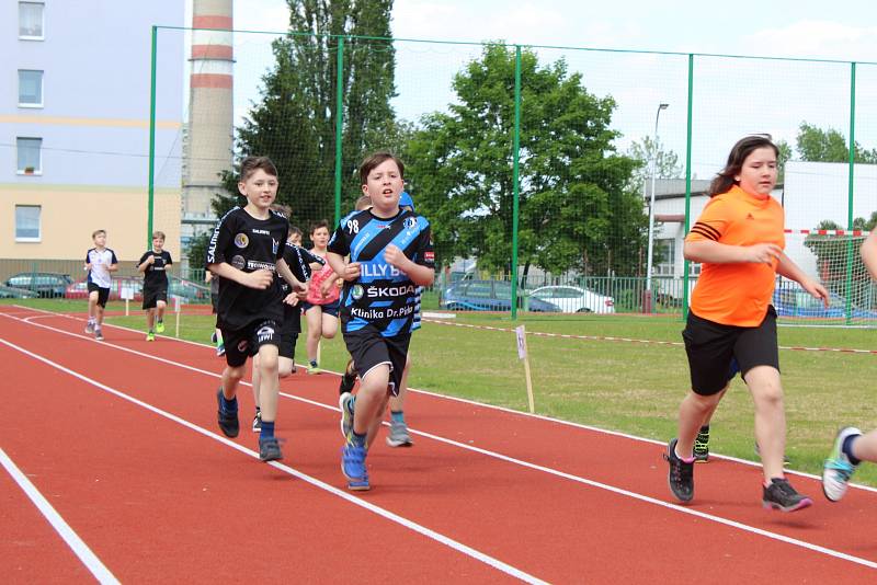 PÁTÁ ZÁKLADNÍ škola Mladá Boleslav se letos už podruhé zapojila do charitativní akce Run and Help aneb běhání, které pomáhá.