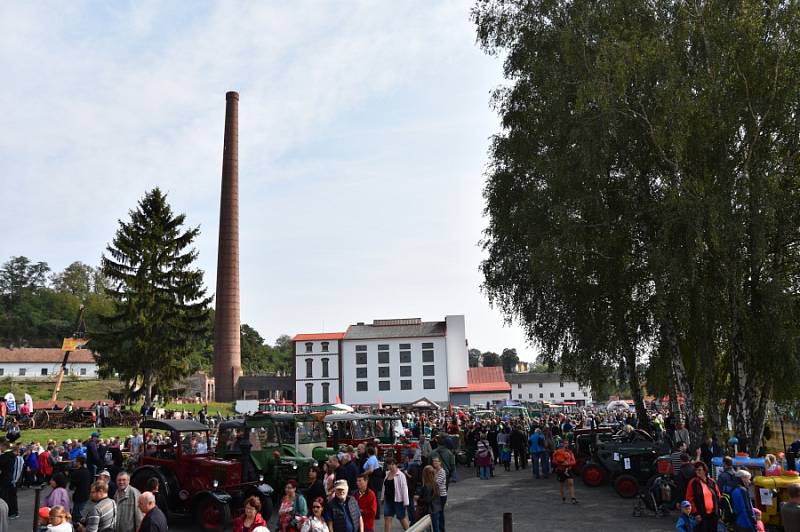 Do Kropáčovy Vrutice se opět sjeli milovníci traktorů a zemědělské techniky.