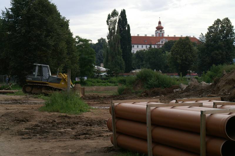 Aktuálně se v Hradišti staví protipovodňová hráz