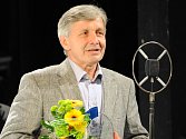 Martin Vačkář přebírá cenu na divadelním Galavečeru v Mladé Boleslavi