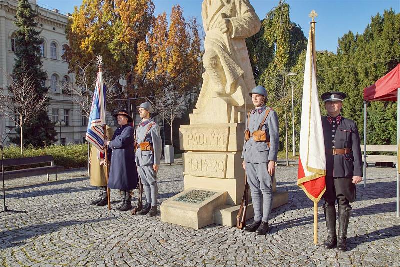 Vzpomínkové setkání ke 103. výročí vzniku republiky se uskutečnilo u památníku padlých legionářů na Komenského náměstí.