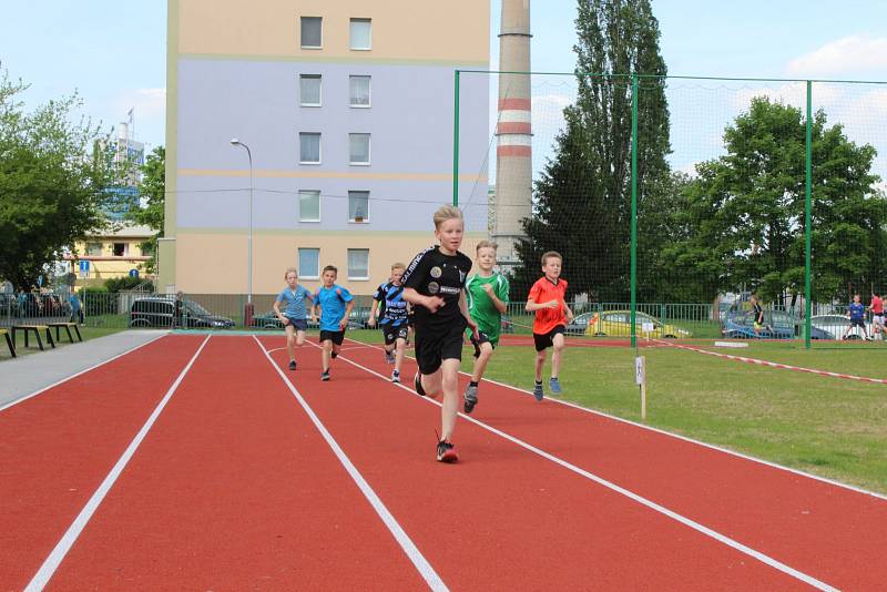 PÁTÁ ZÁKLADNÍ škola Mladá Boleslav se letos už podruhé zapojila do charitativní akce Run and Help aneb běhání, které pomáhá.