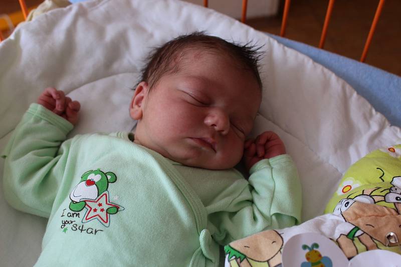 PETR SIXTA se narodil 29.7., vážil 3,91 kg a měřil 52 cm. Společně s maminkou Lucií, tatínkem Pavlem a bráškou Pavlíkem bude bydlet v Mladé Boleslavi.