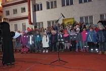 Vánoční jarmark pořádaný před nedávnem již pojedenácté 4. základní školou T. G. Masaryka na Svatovítské ulici v Mladé Boleslavi pomohl Mině z Bangladéše.