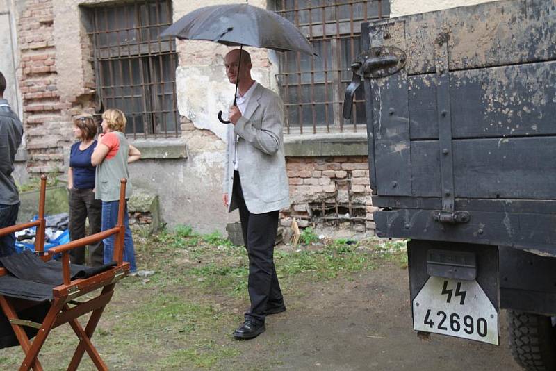 Z natáčení filmu Lidice - lilo jako z konve.