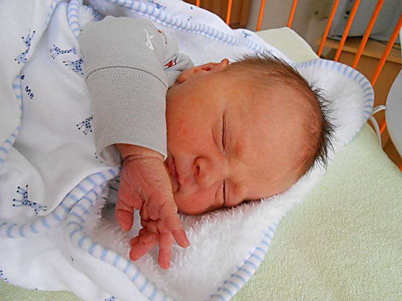 Benjamin Langr se narodil 8. února, vážil 4 kg a měřil 52 cm. Maminka Kateřina a tatínek Ladislav si ho odvezou domů do Mladé Boleslavi.