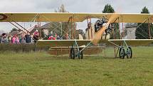 Na mladoboleslavském letišti byla v neděli slavnostně pokřtěna replika francouzského letadla z roku 1913 Caudron G3. Nadační fond letadla Metoda Vlacha stavěl tento stroj osm let a poprvé zde do oblak vzlétl na konci září.