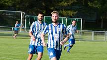 Krajský přebor, 25. kolo: FK Dobrovice (modrobílá kombinace) - FC Velim (1:2)