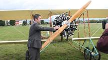 Na mladoboleslavském letišti byla v neděli slavnostně pokřtěna replika francouzského letadla z roku 1913 Caudron G3. Nadační fond letadla Metoda Vlacha stavěl tento stroj osm let a poprvé zde do oblak vzlétl na konci září.