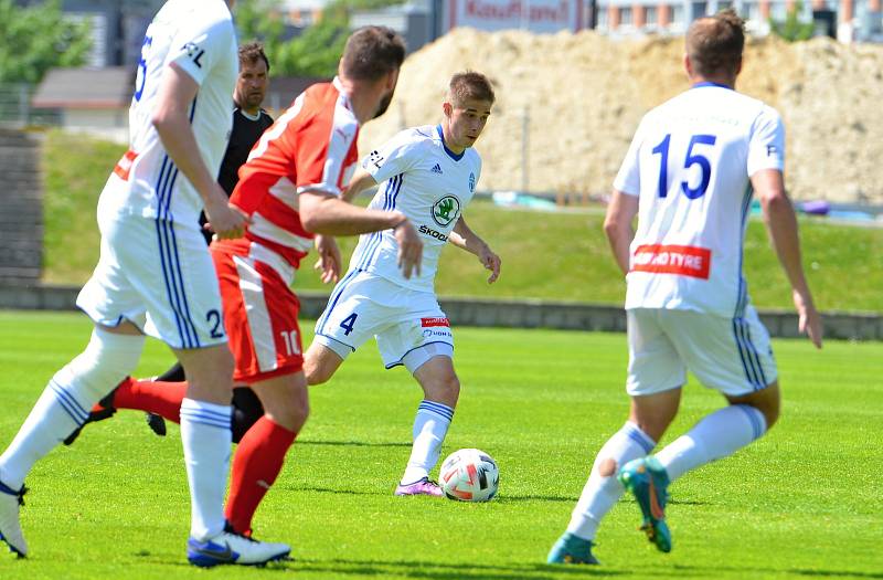 ČFL, 25. kolo: FK Mladá Boleslav B (v bílém) - Sokol Brozany (1:1)