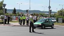 DOPRAVNÍ policisté soutěžili v řízení provozu na křižovatce ulic U Stadionu a třída Václava Klementa.