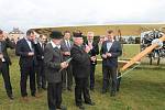 Na mladoboleslavském letišti byla v neděli slavnostně pokřtěna replika francouzského letadla z roku 1913 Caudron G3. Nadační fond letadla Metoda Vlacha stavěl tento stroj osm let a poprvé zde do oblak vzlétl na konci září.