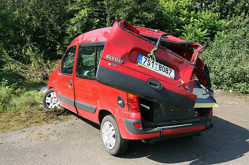 Dopravní nehoda nákladního vozu a osobního vozu zároveň na R10 u Mladé Boleslavi