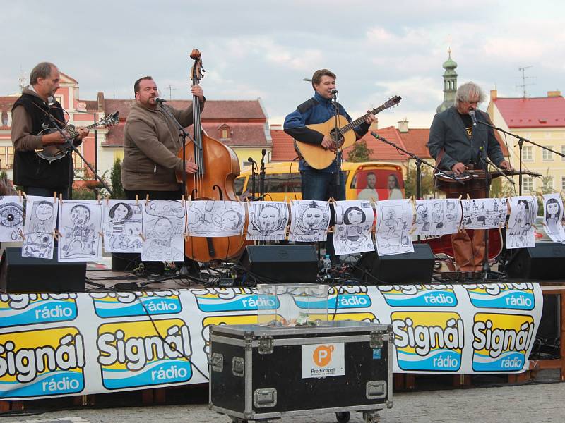 Charitativní koncert kapel Barbecue a Seven na Staroměstském náměstí