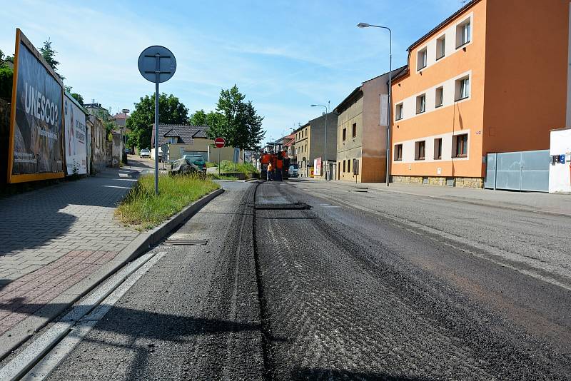 Rekonstrukce silničního povrchu na Ptácké ulici v Mladé Boleslavi.