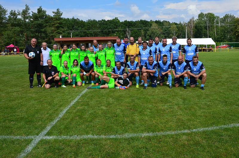 Z oslav 50 let založení fotbalu v Jabkenicích.