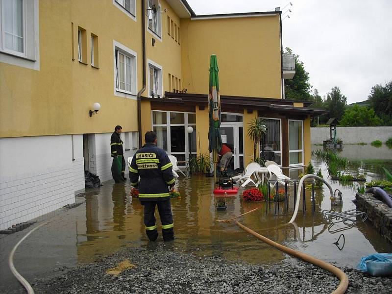 Přívalové deště zaplavily některé lokality v Mnichově Hradišti.